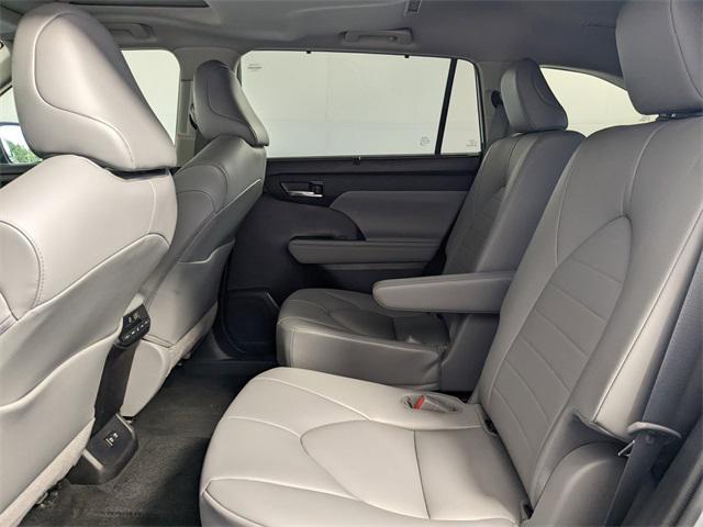 used 2021 Toyota Highlander car, priced at $28,000