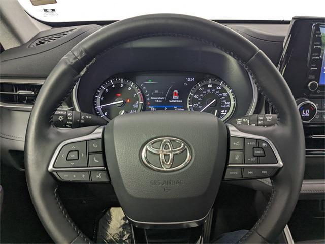 used 2021 Toyota Highlander car, priced at $28,000