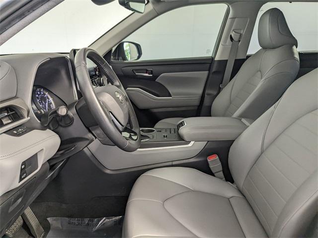 used 2021 Toyota Highlander car, priced at $28,000