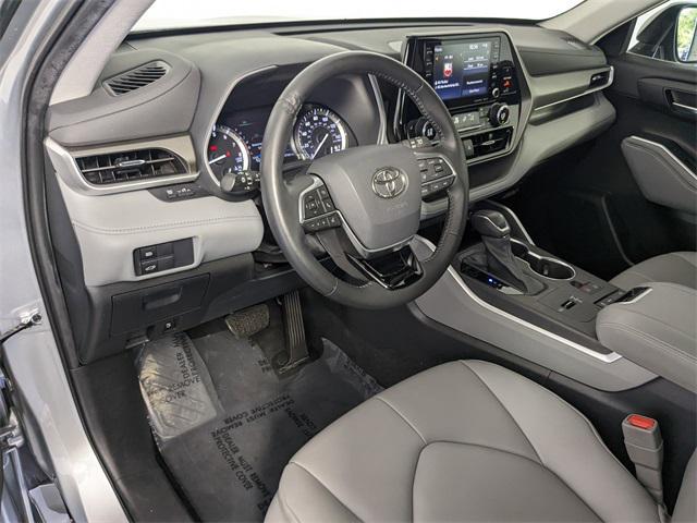 used 2021 Toyota Highlander car, priced at $28,000