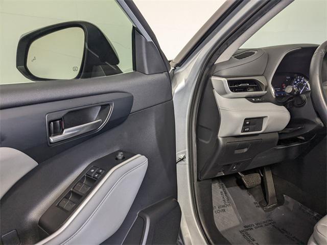 used 2021 Toyota Highlander car, priced at $28,000