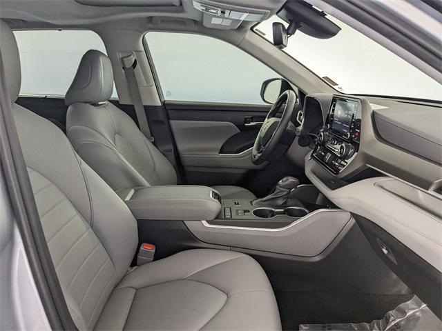 used 2021 Toyota Highlander car, priced at $28,000