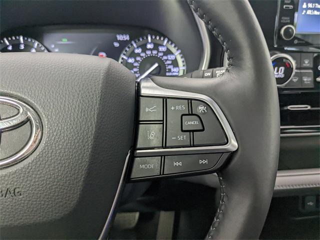 used 2021 Toyota Highlander car, priced at $28,000