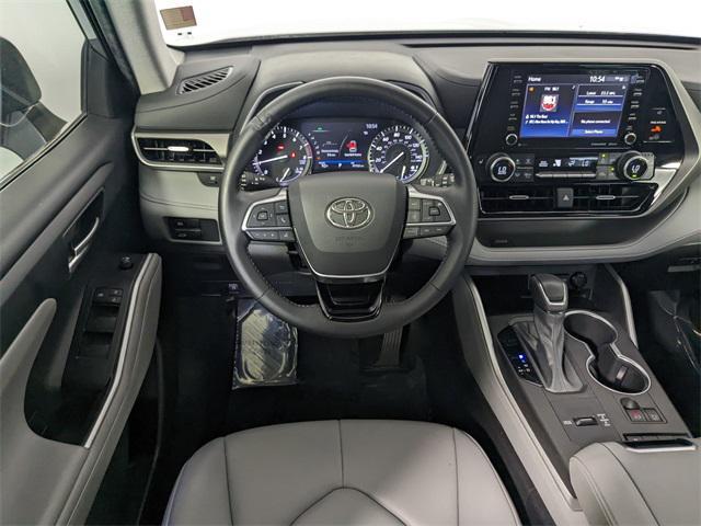 used 2021 Toyota Highlander car, priced at $28,000