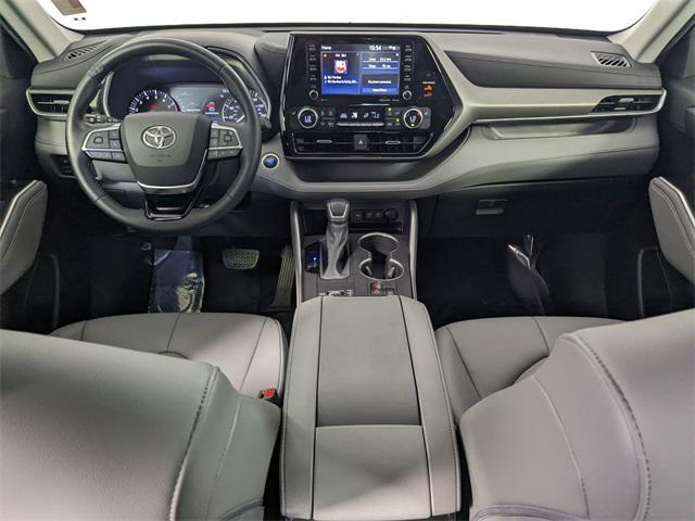 used 2021 Toyota Highlander car, priced at $28,000