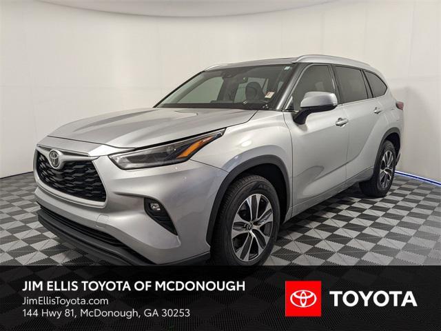 used 2021 Toyota Highlander car, priced at $28,000