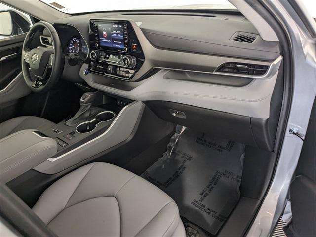 used 2021 Toyota Highlander car, priced at $28,000