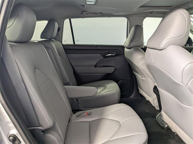 used 2021 Toyota Highlander car, priced at $28,000