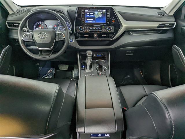 used 2022 Toyota Highlander car, priced at $35,700
