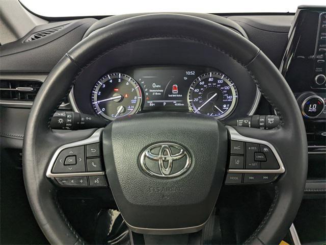 used 2022 Toyota Highlander car, priced at $35,700