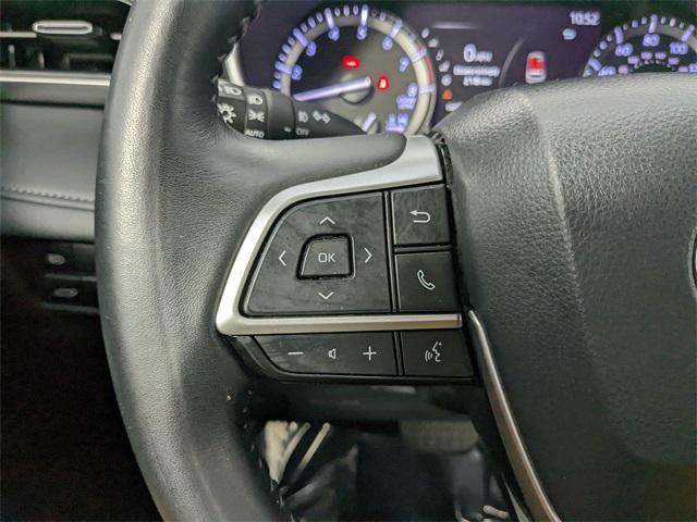 used 2022 Toyota Highlander car, priced at $35,700