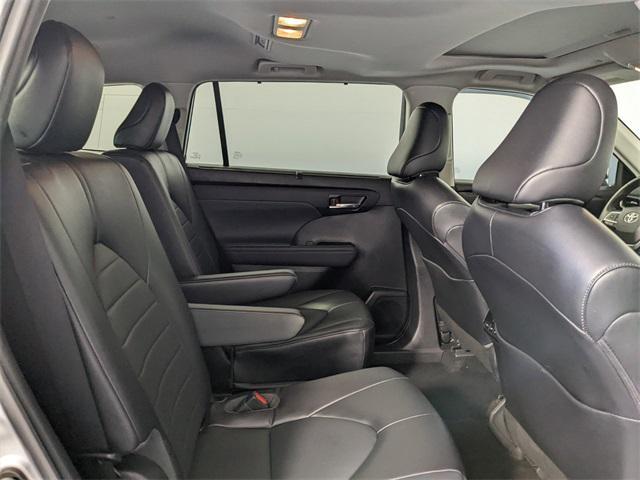 used 2022 Toyota Highlander car, priced at $35,700