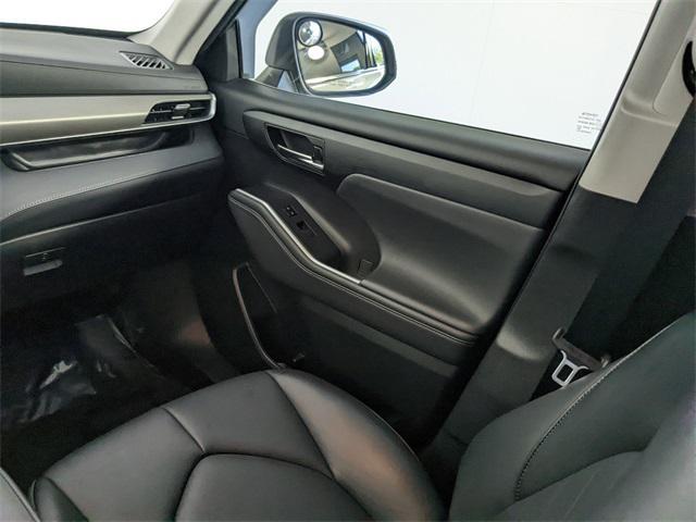 used 2022 Toyota Highlander car, priced at $35,700