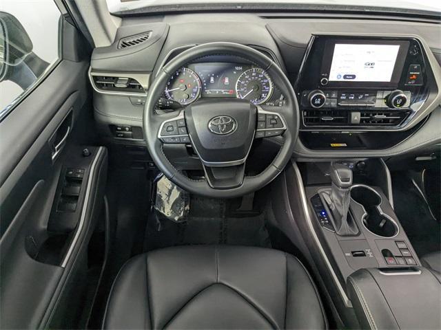 used 2024 Toyota Highlander car, priced at $38,895