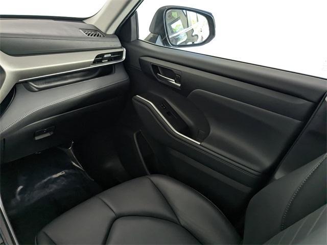 used 2024 Toyota Highlander car, priced at $38,895