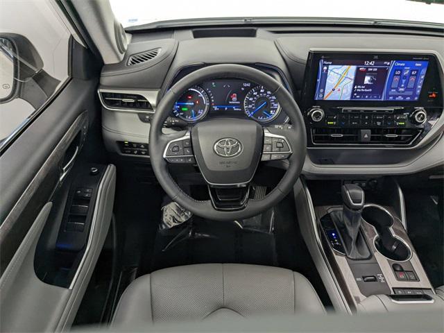 used 2020 Toyota Highlander Hybrid car, priced at $35,000