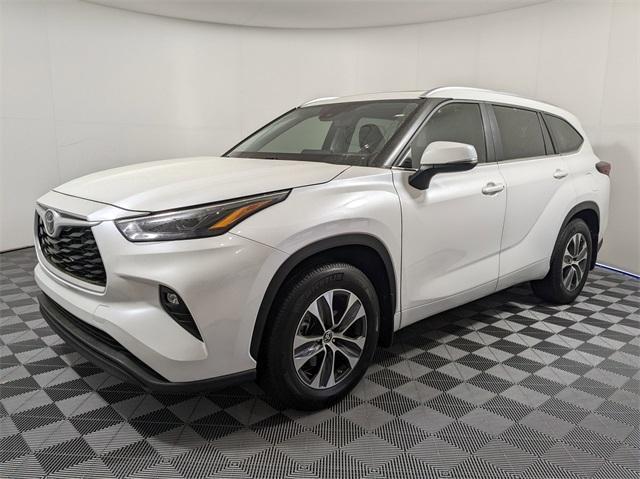 used 2024 Toyota Highlander car, priced at $45,000