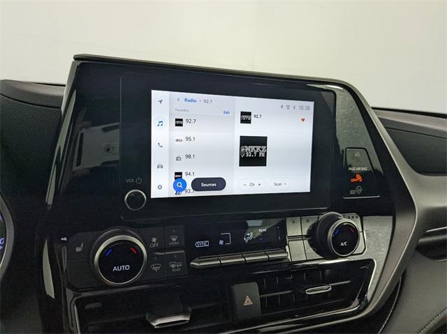 used 2024 Toyota Highlander car, priced at $45,000