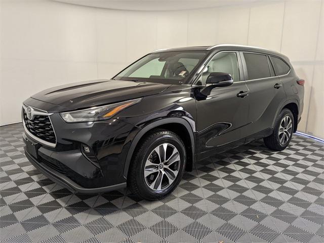 used 2023 Toyota Highlander car, priced at $38,500