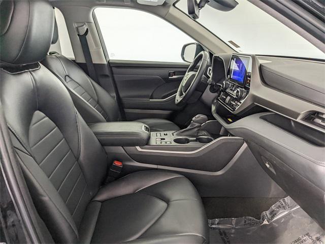 used 2023 Toyota Highlander car, priced at $38,500