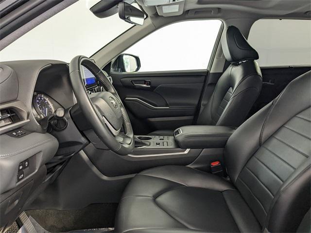used 2023 Toyota Highlander car, priced at $38,500
