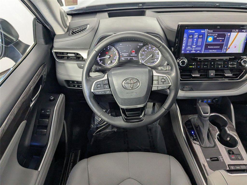 used 2022 Toyota Highlander car, priced at $40,991