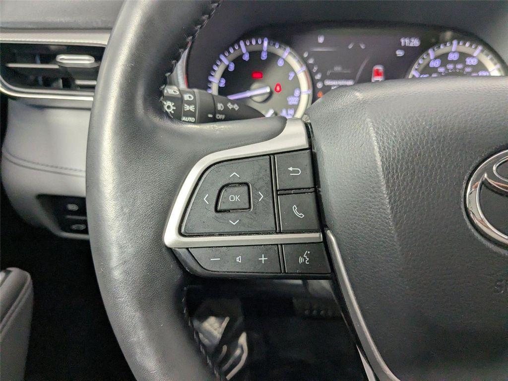used 2022 Toyota Highlander car, priced at $40,991