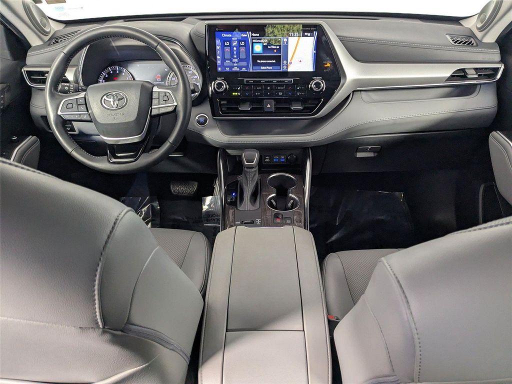 used 2022 Toyota Highlander car, priced at $40,991