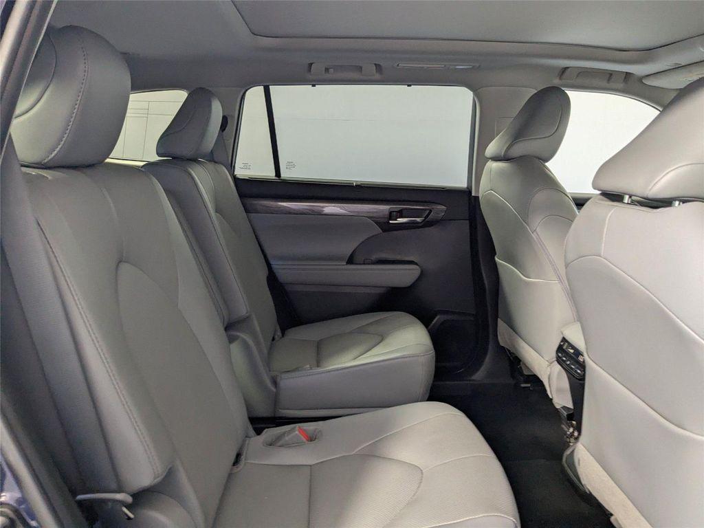 used 2022 Toyota Highlander car, priced at $40,991