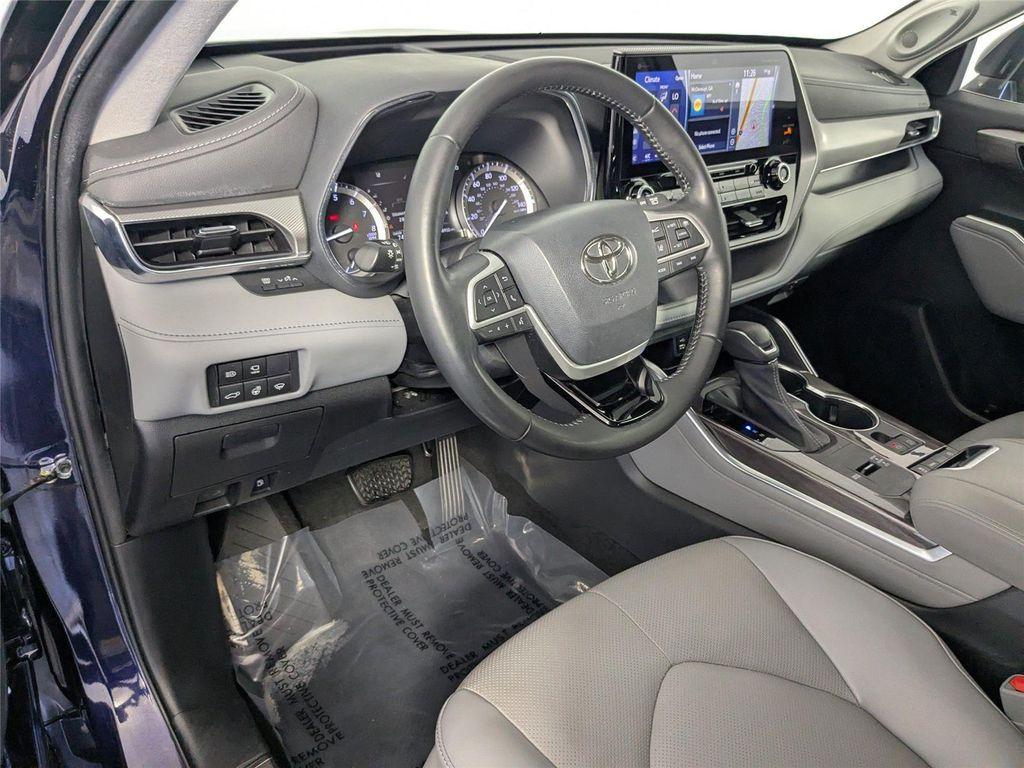 used 2022 Toyota Highlander car, priced at $40,991