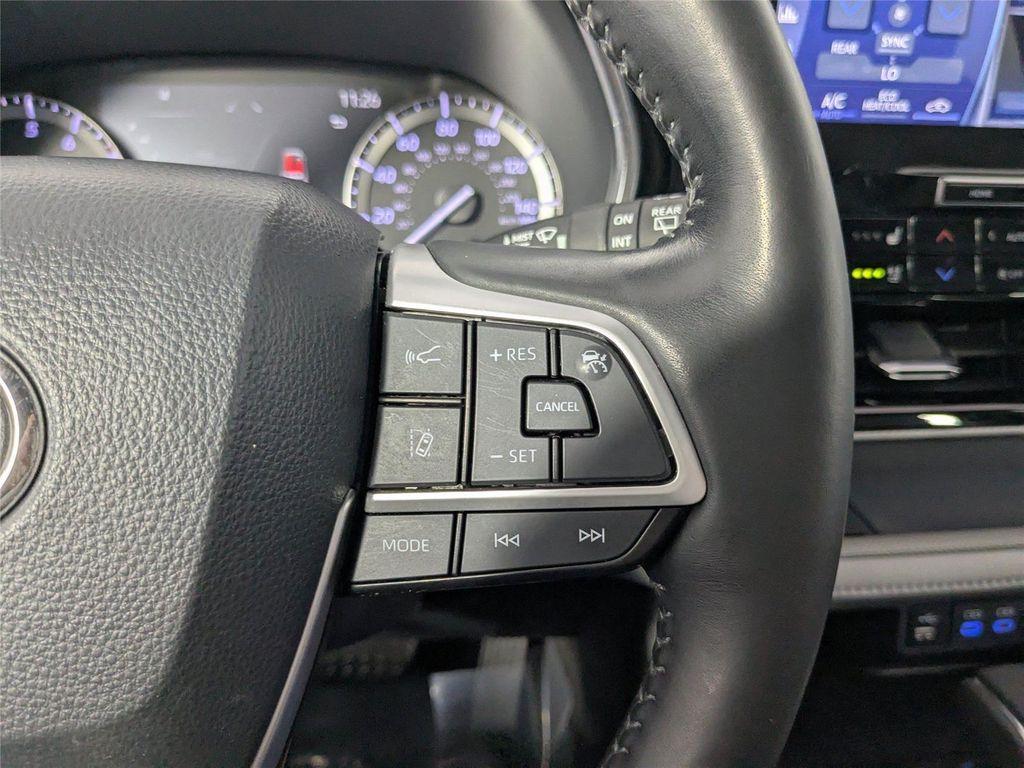 used 2022 Toyota Highlander car, priced at $40,991