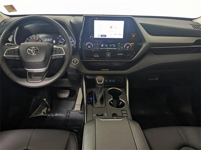 used 2024 Toyota Highlander car, priced at $43,154