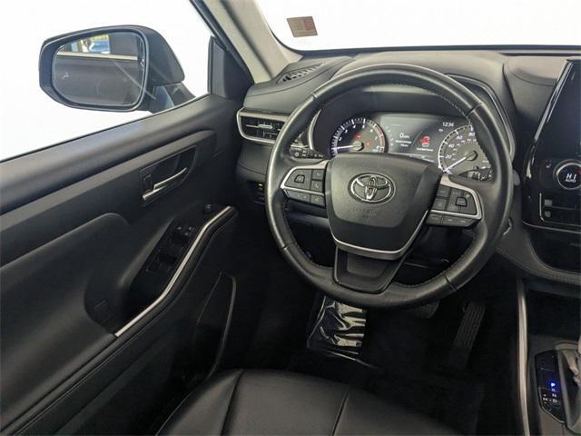 used 2023 Toyota Highlander car, priced at $39,900