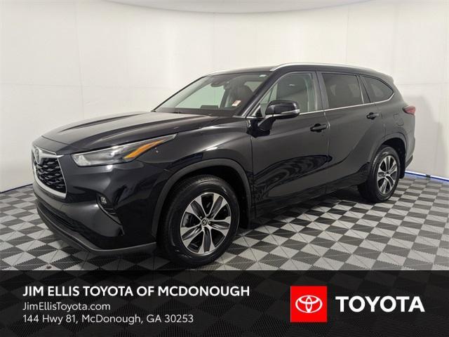 used 2023 Toyota Highlander car, priced at $39,900