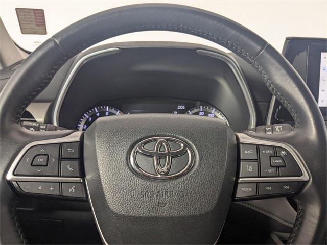 used 2023 Toyota Highlander car, priced at $37,994