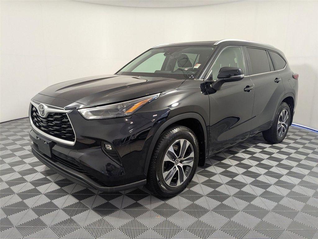 used 2023 Toyota Highlander car, priced at $35,800