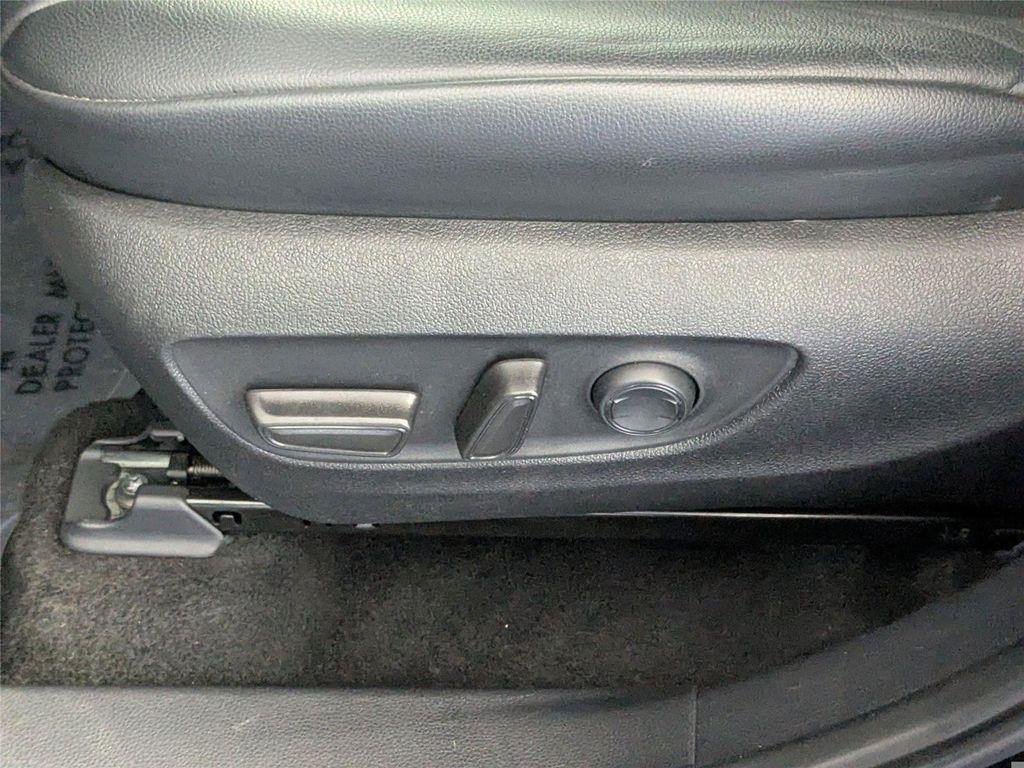 used 2023 Toyota Highlander car, priced at $35,800