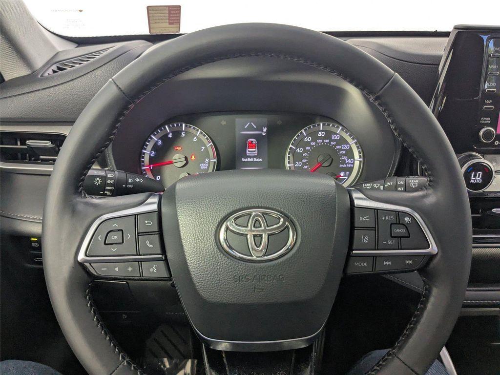 used 2021 Toyota Highlander car, priced at $25,900