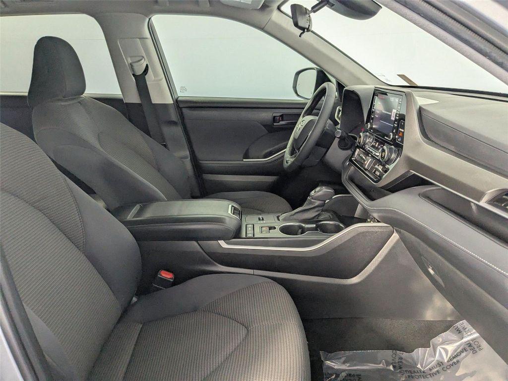 used 2021 Toyota Highlander car, priced at $25,900