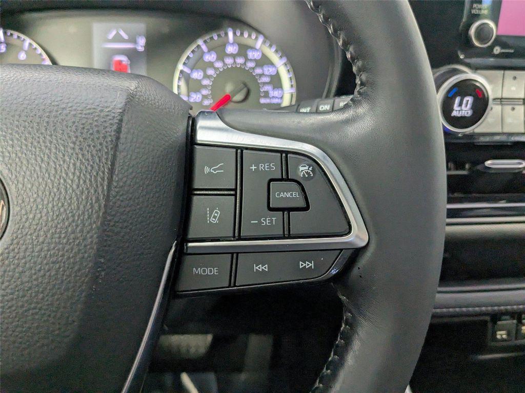 used 2021 Toyota Highlander car, priced at $25,900