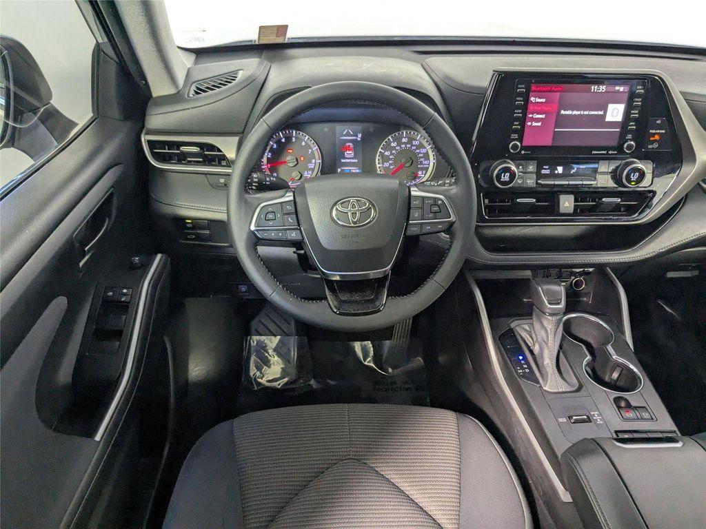 used 2021 Toyota Highlander car, priced at $25,900