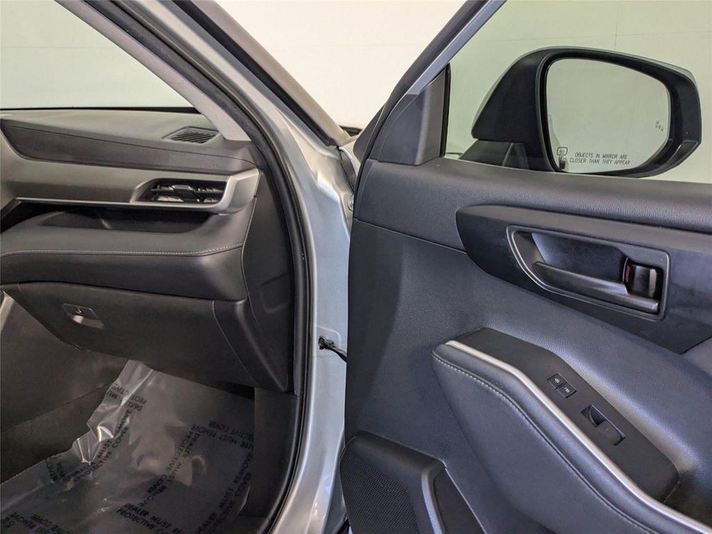 used 2021 Toyota Highlander car, priced at $25,900
