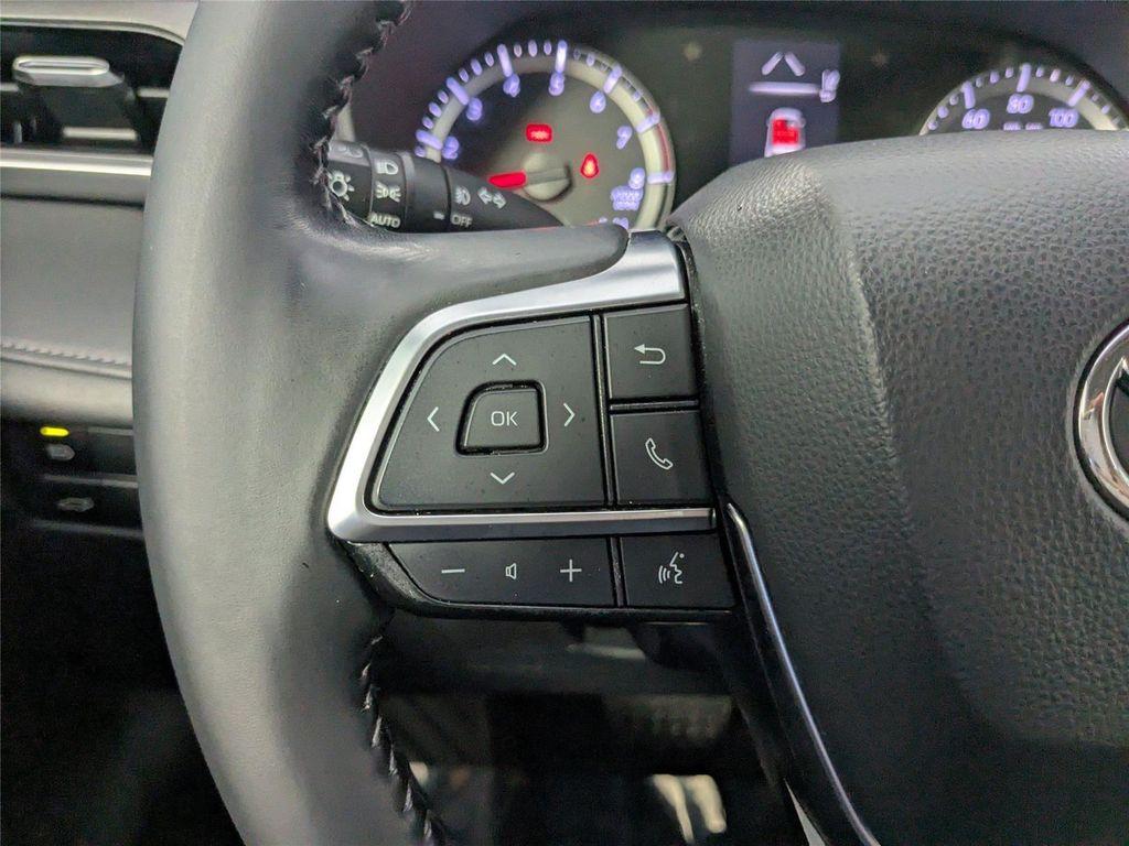 used 2021 Toyota Highlander car, priced at $25,900