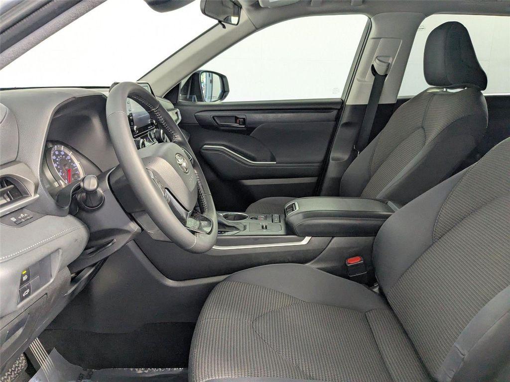 used 2021 Toyota Highlander car, priced at $25,900