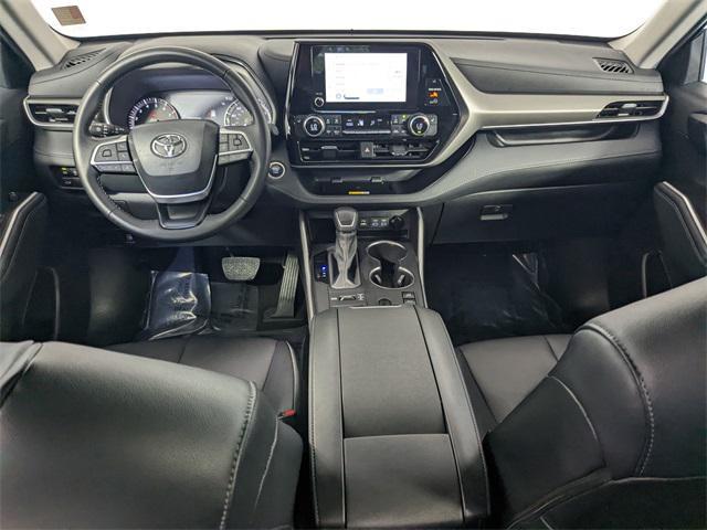used 2024 Toyota Highlander car, priced at $40,500