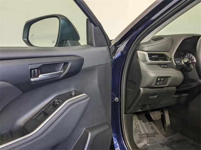 used 2024 Toyota Highlander car, priced at $40,500