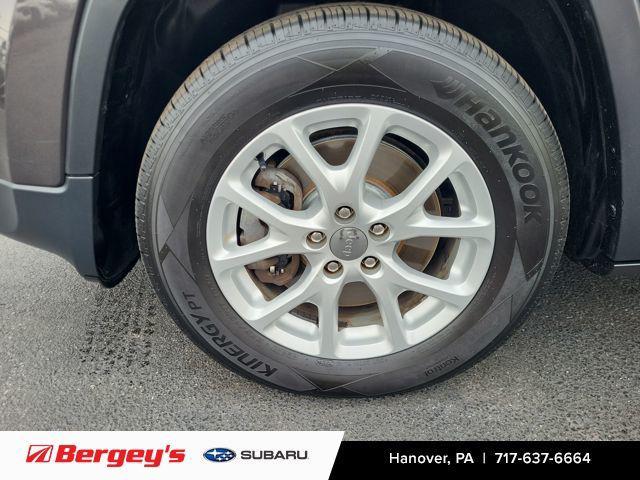 used 2015 Jeep Cherokee car, priced at $9,800