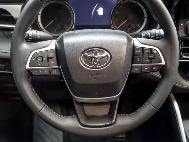 used 2023 Toyota Highlander car, priced at $37,873