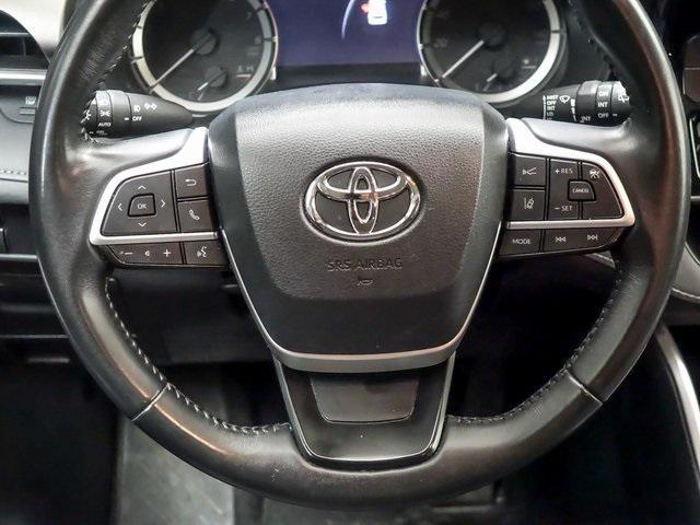 used 2023 Toyota Highlander car, priced at $31,900