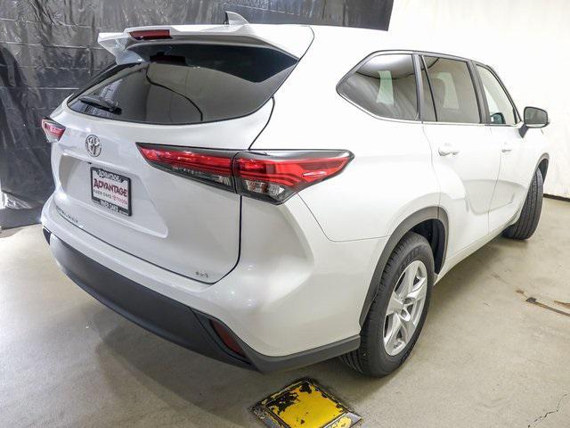 used 2023 Toyota Highlander car, priced at $31,900